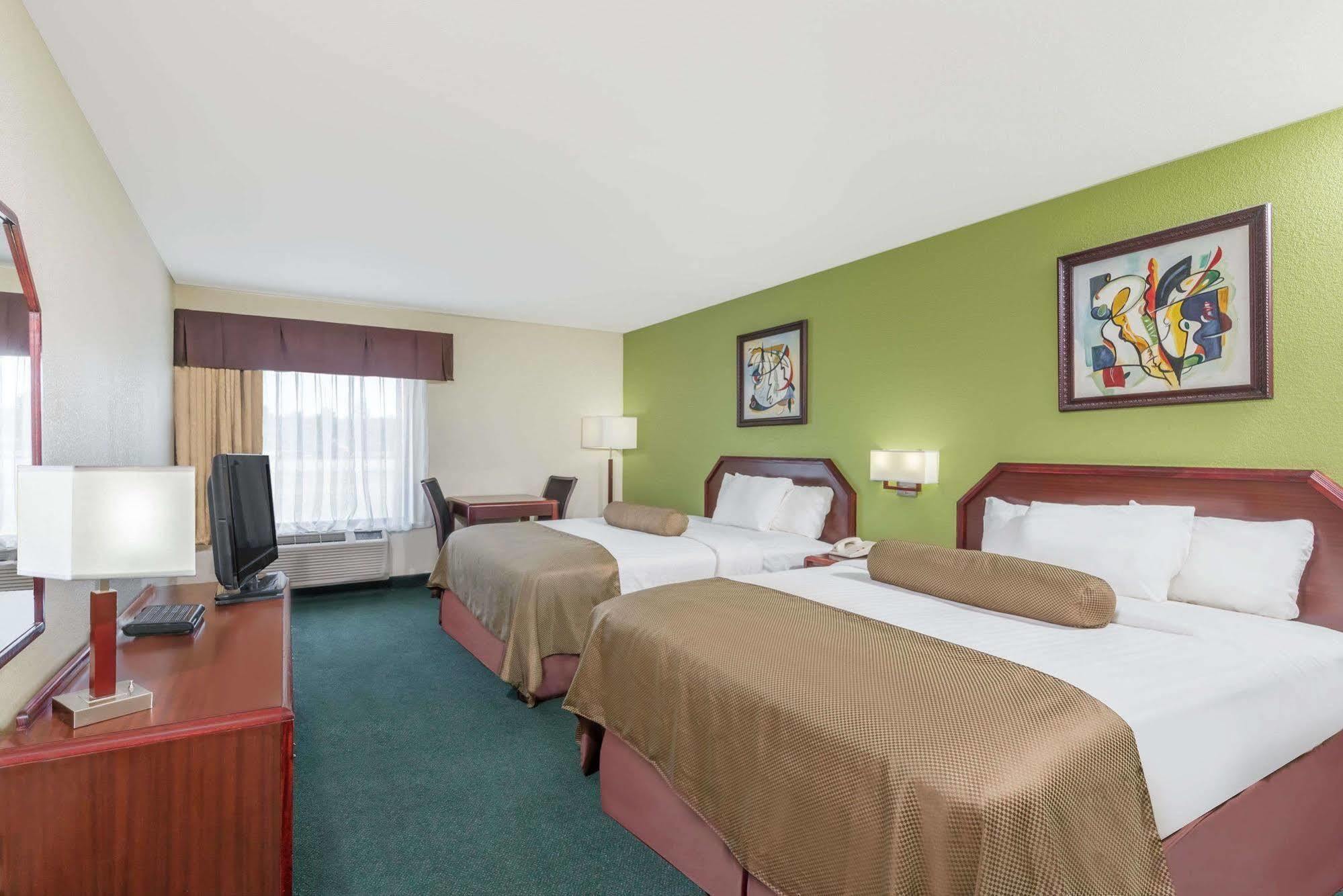 Super 8 By Wyndham Somerset Exterior photo