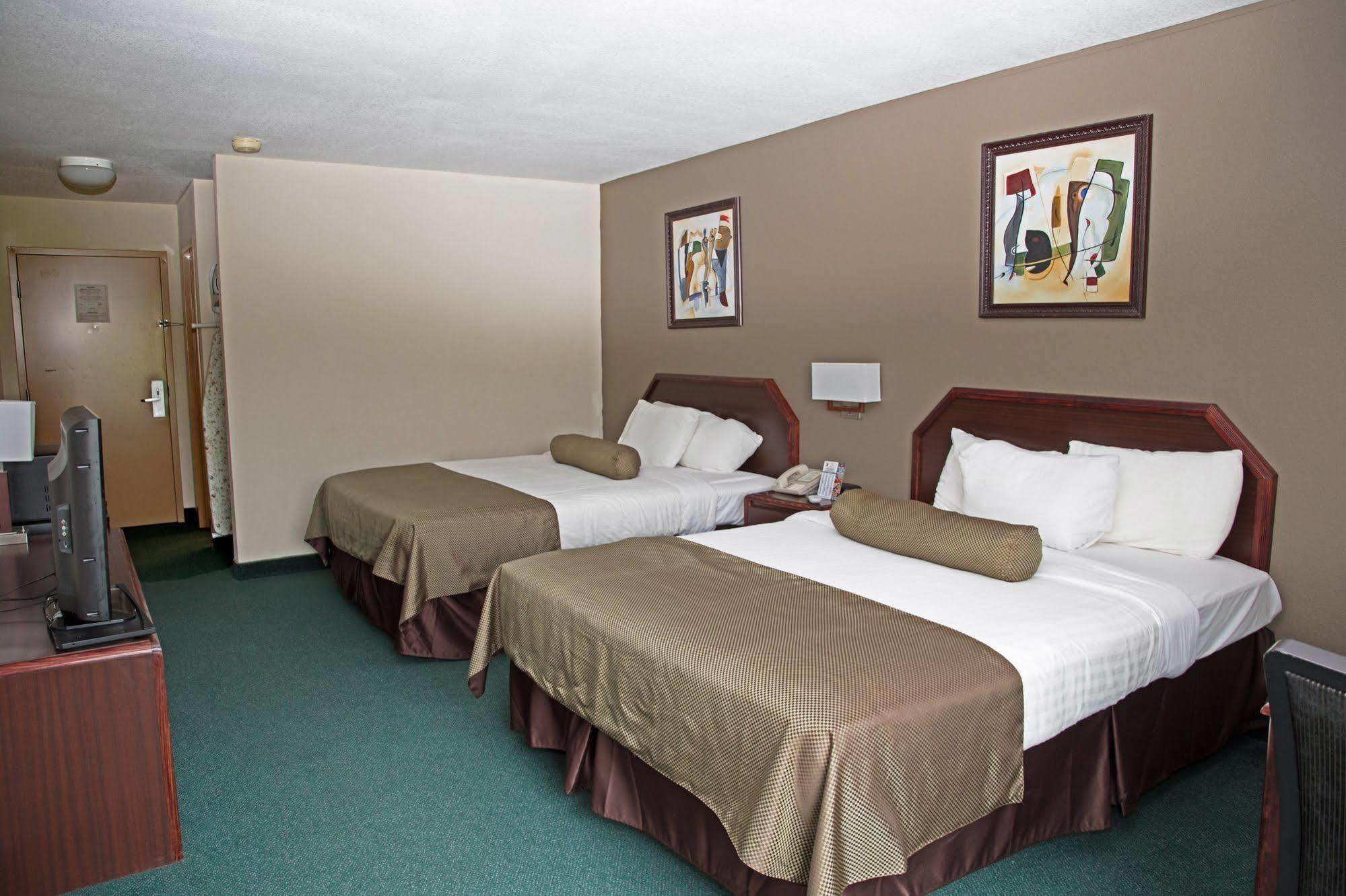 Super 8 By Wyndham Somerset Exterior photo